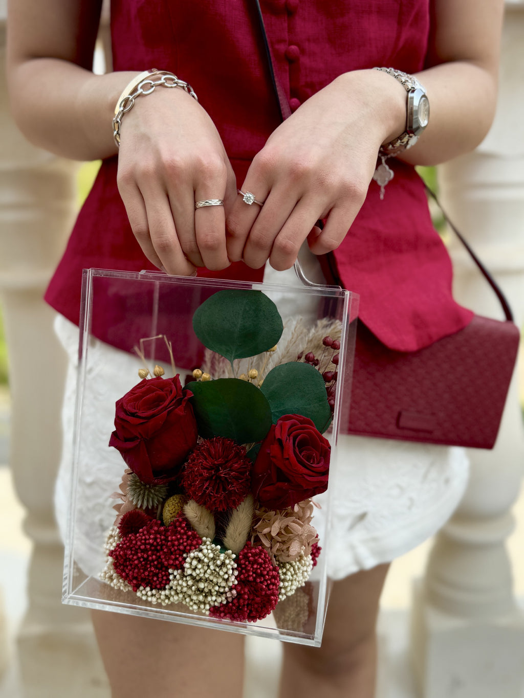 باقة حمراء للأبد